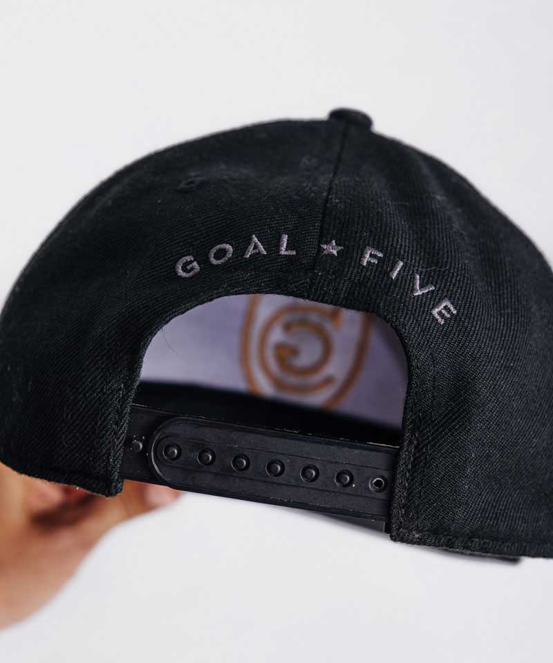 Gorra G5 con Visera Plana y Cierre Ajustable